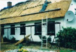 Svend og Nina Gammelgaards ejendom tækkes sommeren 2000