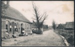 Granslev, P. Sørensens Enke, Kjøbmandsforretning. Postkort afsendt LAURBJERG den 16.12-1912 til Aarhus. Huset som var købmandsforretning, ligger stadig i Granslev. Bagerst i billedet ses Granslev Kirke til højre for træet.