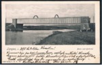 2. Udgave af den gamle rustrøde jernbanebro som vi kender den i dag. Kortet her er afsendt i 1905, lige inden jernbanen fik dobbeltspor. Den første bro, som blev opført i ved etableringen af jernbanen mellem Aarhus og Randers i 1862 og blot to år senere sprængt i luften af de preussiske styrker.