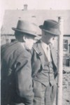 Foto fra familien Grejsens fotoalbum. Hvem er Johannes Grejsen sammen med?